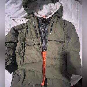 Orolay winter puffer jacket! Size small